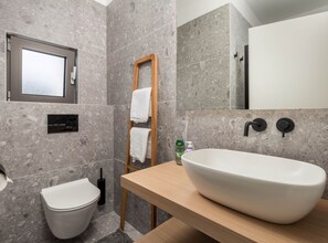 Apartment (One Bedroom Apartment with Balcony) | Bathroom - Apartments Villa Mara With Pool (Omisalj)