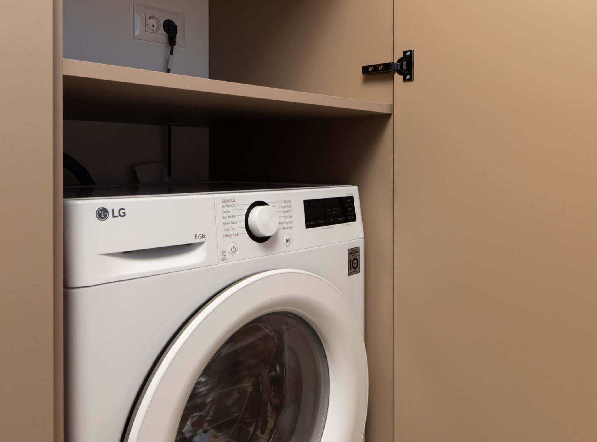 Apartment (Classic Apartment with Balcony) | Bathroom | Shower, towels