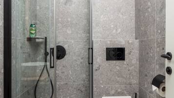 Apartment (Classic Apartment with Balcony) | Bathroom