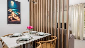 Apartemen (One Bedroom Apartment with Balcony) | Ruang makan