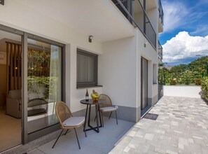 Apartment (Standard Apartment with Balcony) | Exterior - Apartments Villa Mara With Pool (Omisalj)