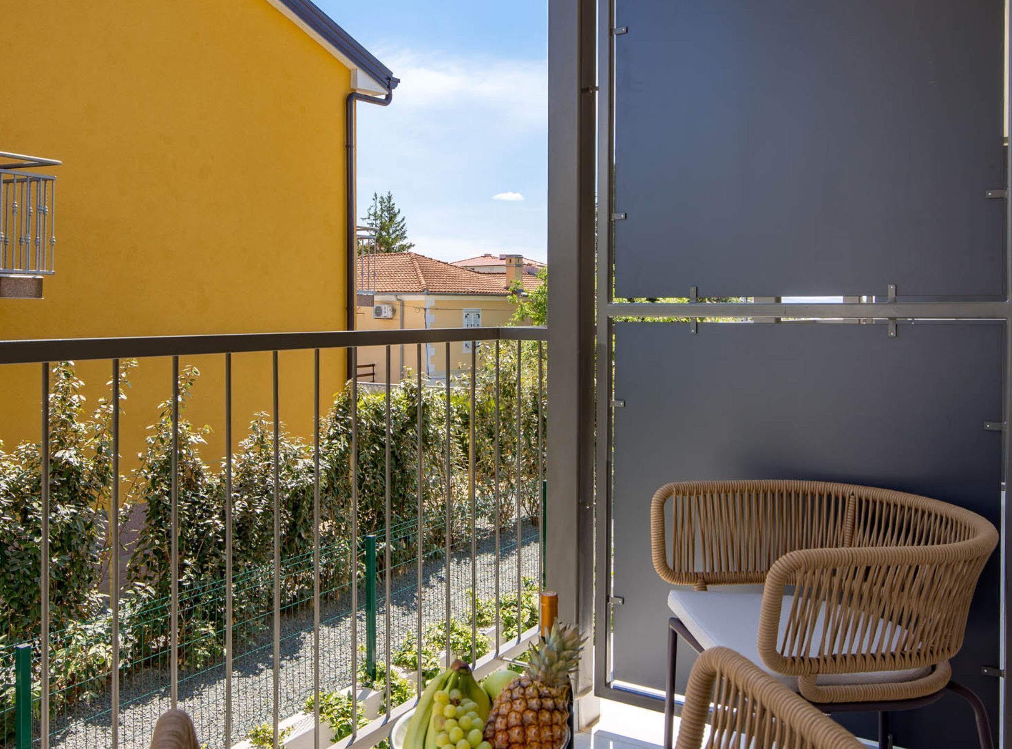 Apartment (Classic One Bedroom Apartment with Ba) | Balcony