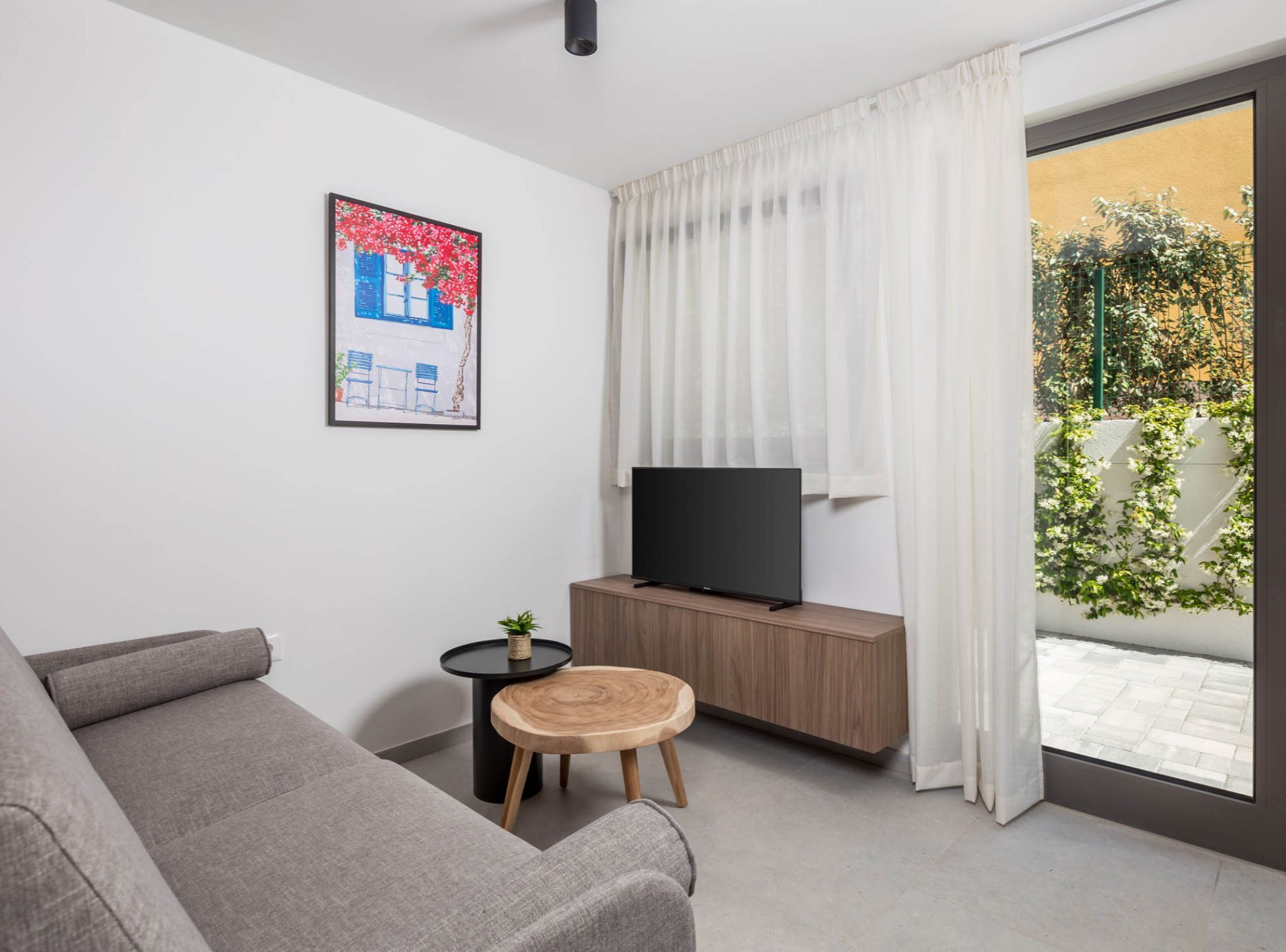 Apartment (One Bedroom Apartment with Balcony) | Living room | 32-inch flat-screen TV with satellite channels