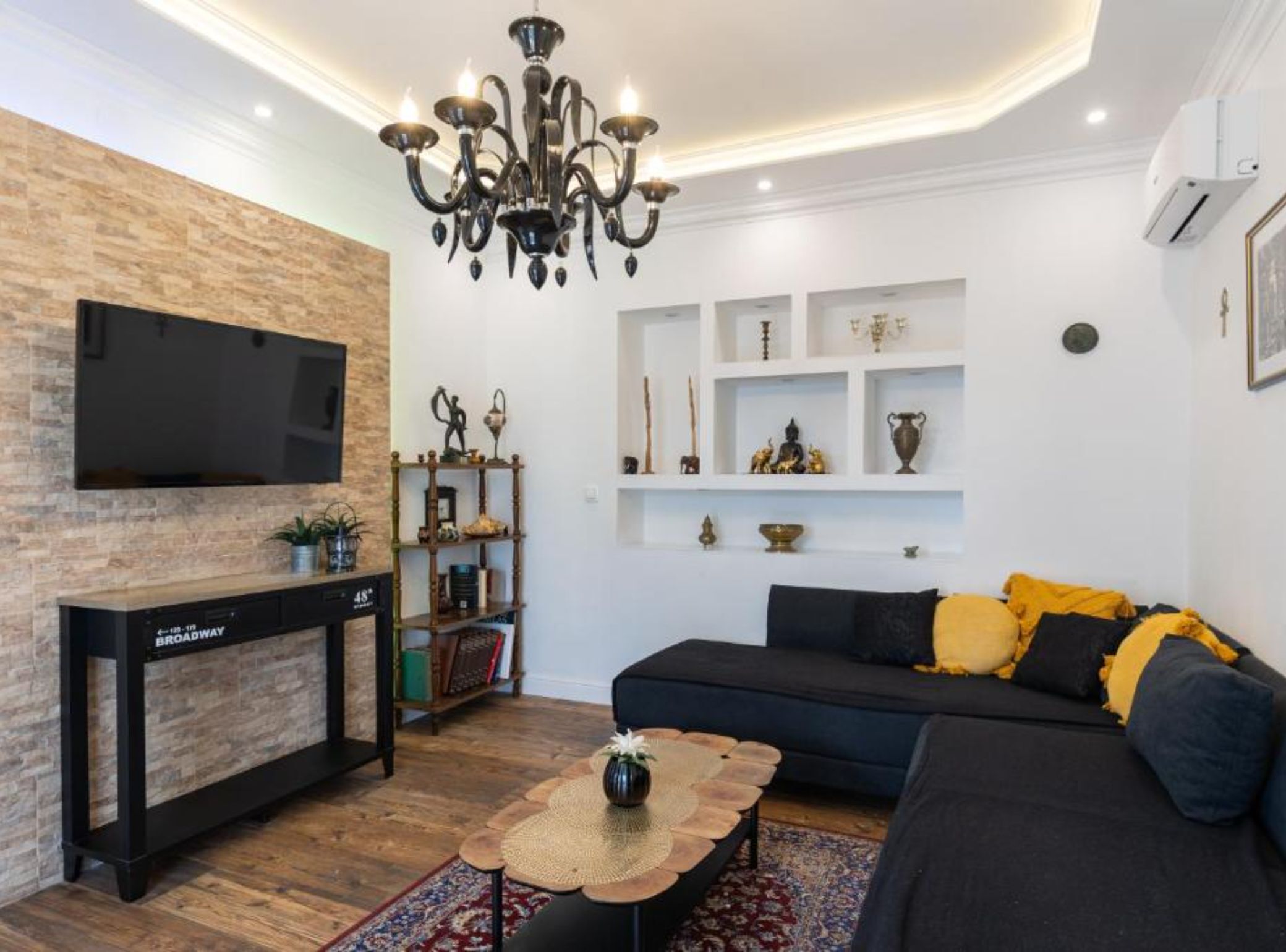 Apartment (Three Bedroom Apartment with Sea View) | Living room