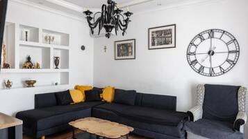 Apartamento (Three Bedroom Apartment with Sea View) | Sala de estar