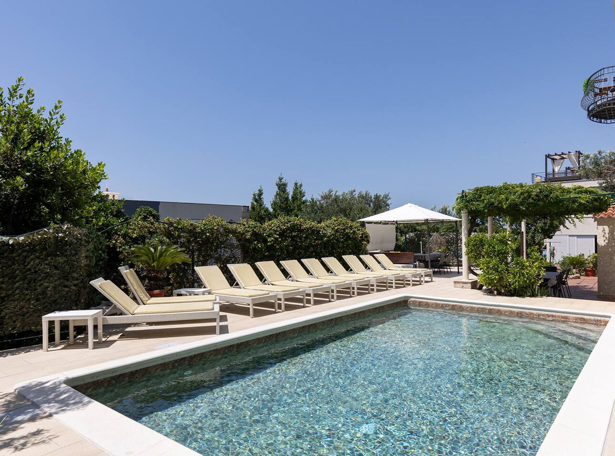 Appartement (Three Bedroom Apartment with Sea View) | Piscine