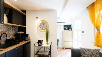 Studio (Studio Apartment) | Living room