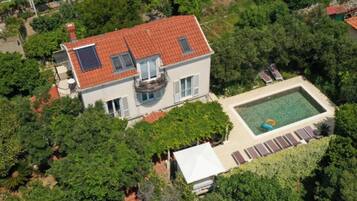 Estudio (Studio Apartment) | Exterior