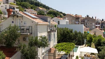 Apartment (Two Bedroom Apartment with Sea View a) | Exterior