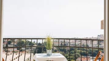 Apartment (Two Bedroom Apartment with Sea View a) | Balcony