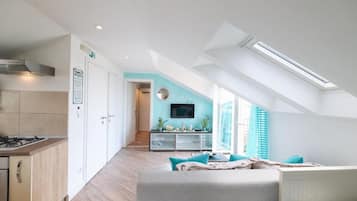 Apartment (Two Bedroom Apartment with Sea View a) | 2 bedrooms, cots/infant beds