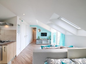 A modern loft apartment with a kitchen, dining area, and living room. - Apartment Marghareta (Dubrovnik)