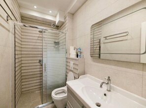 Apartemen (Two Bedroom Apartment with Sea View) | Kamar mandi