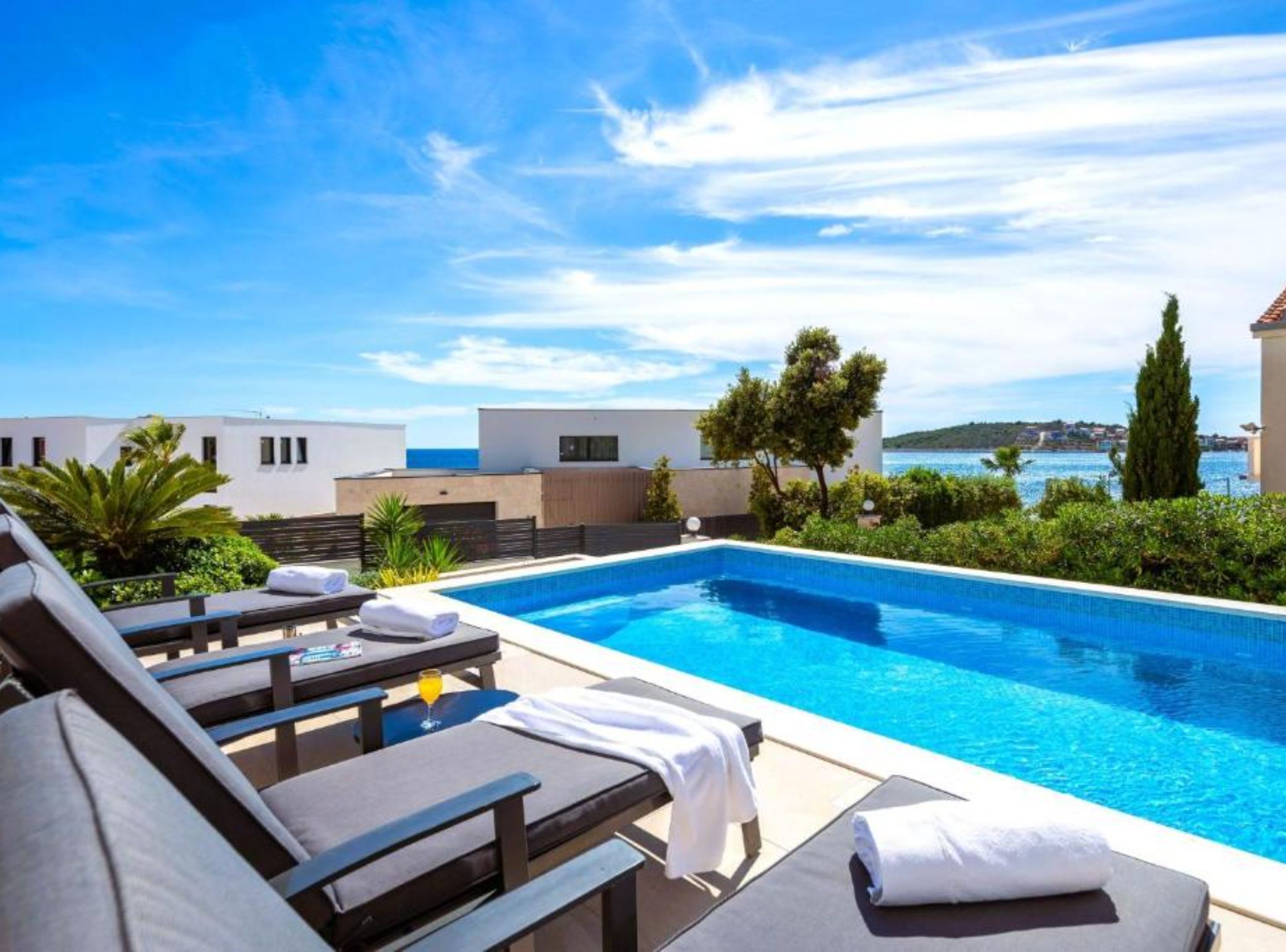 House (Villa Dolce Vita Sevid) | Outdoor pool | Outdoor pool, pool umbrellas, sun loungers