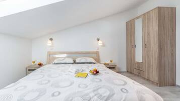 12 bedrooms, cots/infant beds