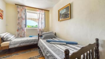 12 Schlafzimmer, Babybetten