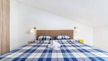 12 bedrooms, cribs/infant beds