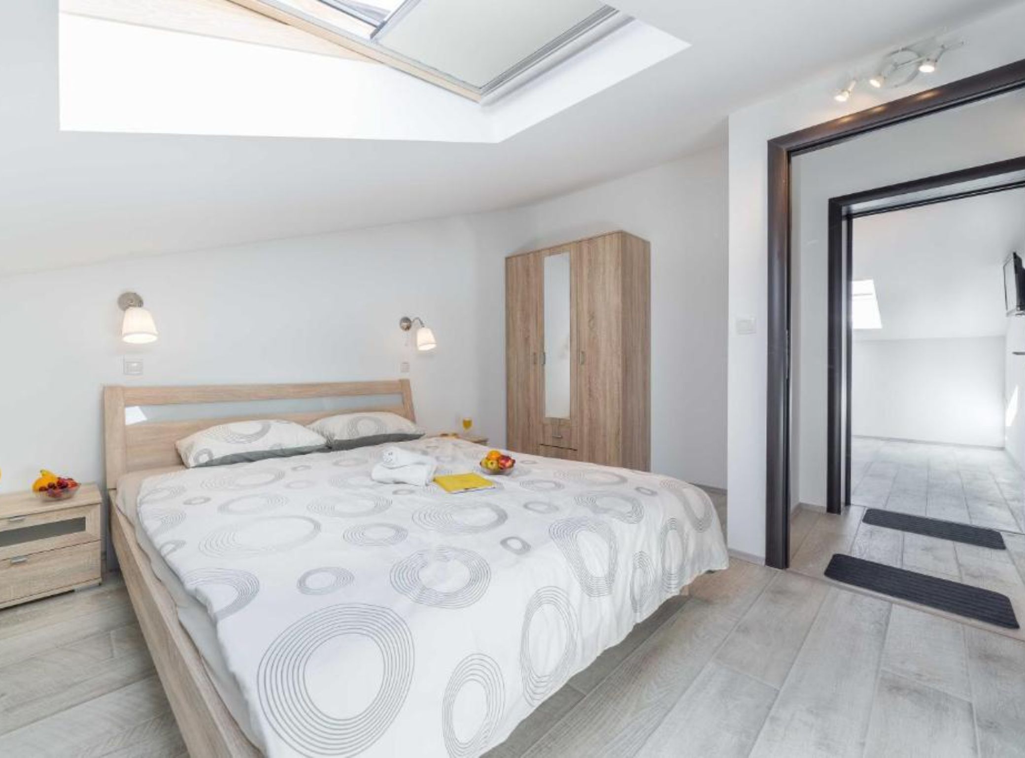 12 bedrooms, cribs/infant beds