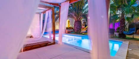 Chambre Quadruple (Quadruple Room) | Piscine extérieure