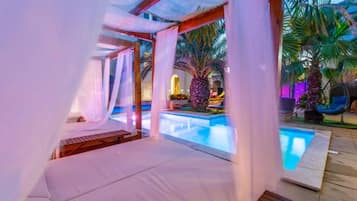 Departamento (Superior Two Bedroom Apartment with T) | Alberca al aire libre | 7 albercas al aire libre y camastros