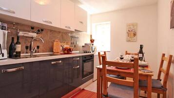 Lägenhet (apartment with terrace) | Eget kök | Kylskåp