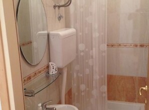 Double Room (Double Room with Balcony) | Bathroom - Adria Leut (Podgora)