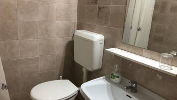 Apartment (Two Bedroom Apartment with Terrace) | Bathroom | Towels