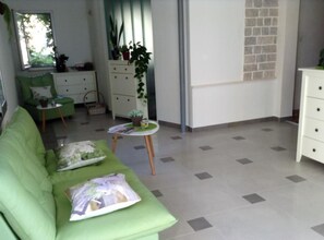 Apartment (One Bedroom Apartment with Seaview) | Living room - Adria Leut (Podgora)