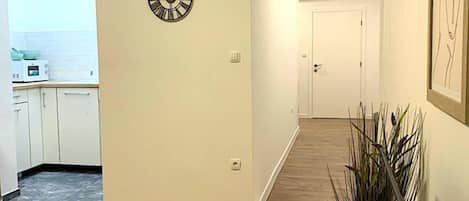 Apartment (One Bedroom Apartment with Seaview) | 6 bedrooms, free WiFi