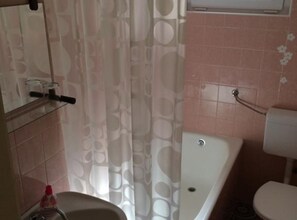 Apartment (Two Bedroom Apartment with veranda) | Bilik Mandi | Tuala disediakan 
