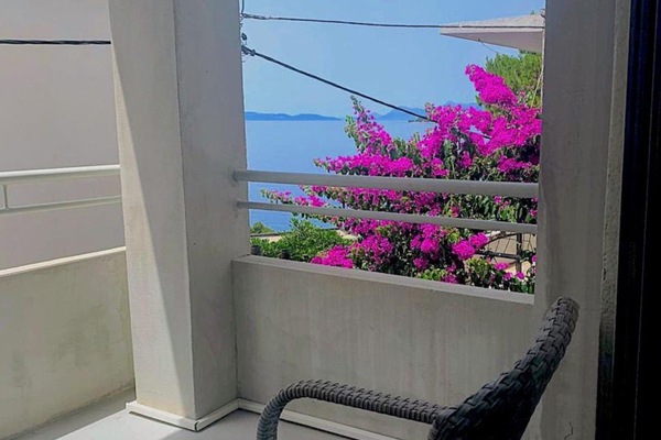 Apartment (One Bedroom Apartment with Seaview) | Terrace/patio