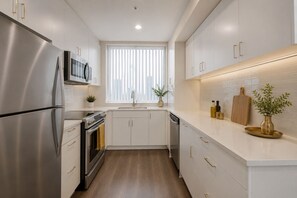 Standardzimmer | Eigene Küche | Kühlschrank, Mikrowelle, Ofen, Herdplatte