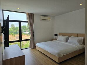 4 bedrooms, iron/ironing board, WiFi, bed sheets - Gorgeous 4-bedroom house with AC in charming Chiang Mai (Chang Wat Chiang Mai)