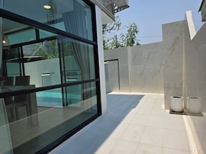 Terrace/patio - Gorgeous 4-bedroom house with AC in charming Chiang Mai (Chang Wat Chiang Mai)