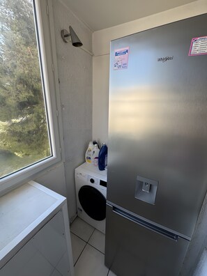 Interior - Apartment “Les Floralies” with Shared Garden, Wi-Fi, and Air Conditioning (La Garde)