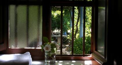 Casa Rural Lunacandeleda: mountain views, private terrace and exclusive garden