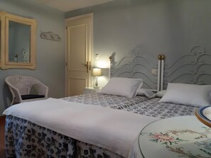 Iron/ironing board, bed sheets