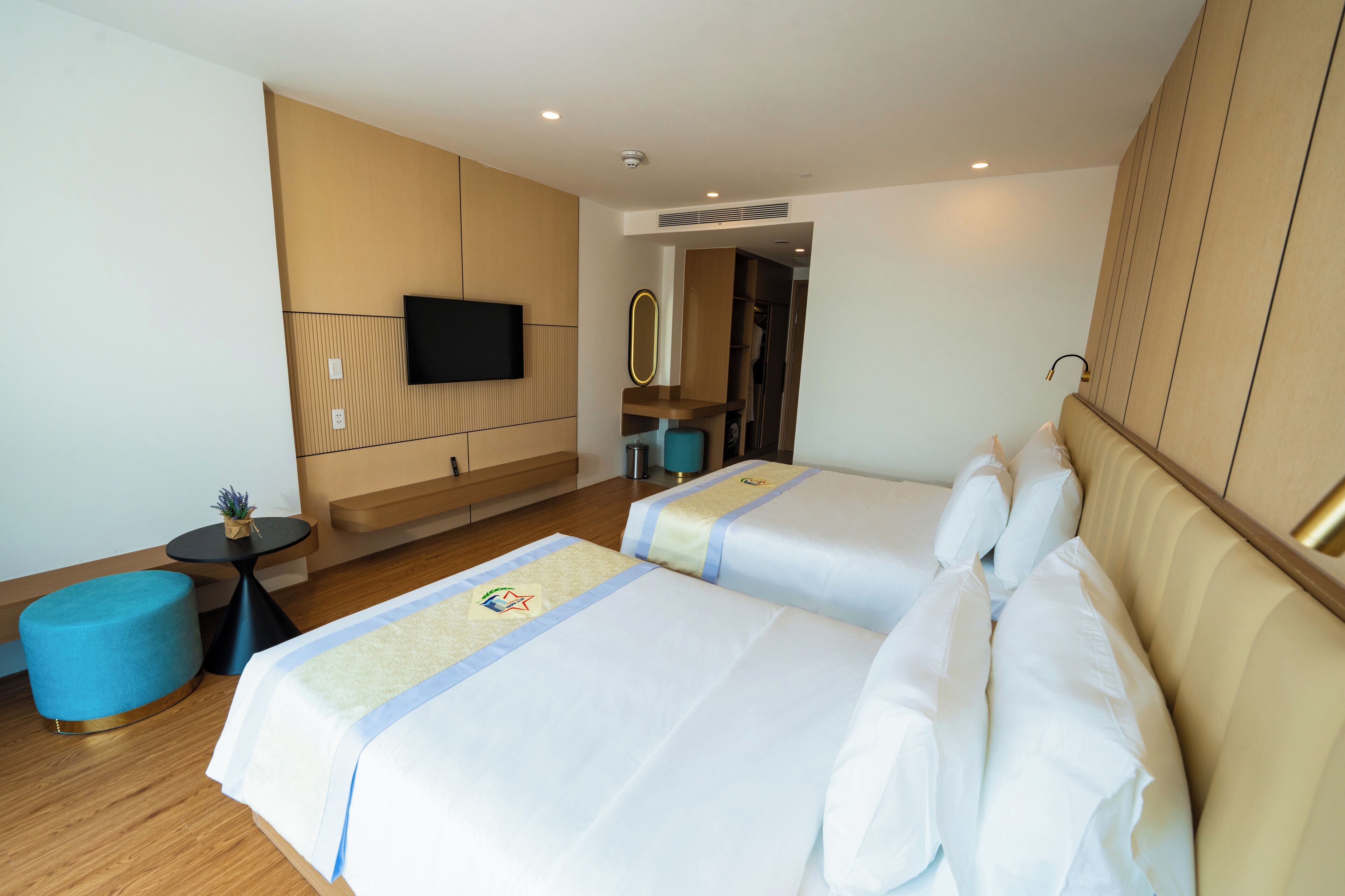 Premier Triple Ocean View | Premium bedding, minibar, desk, laptop workspace