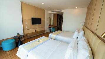 Premier Triple Ocean View | Premium bedding, minibar, desk, laptop workspace