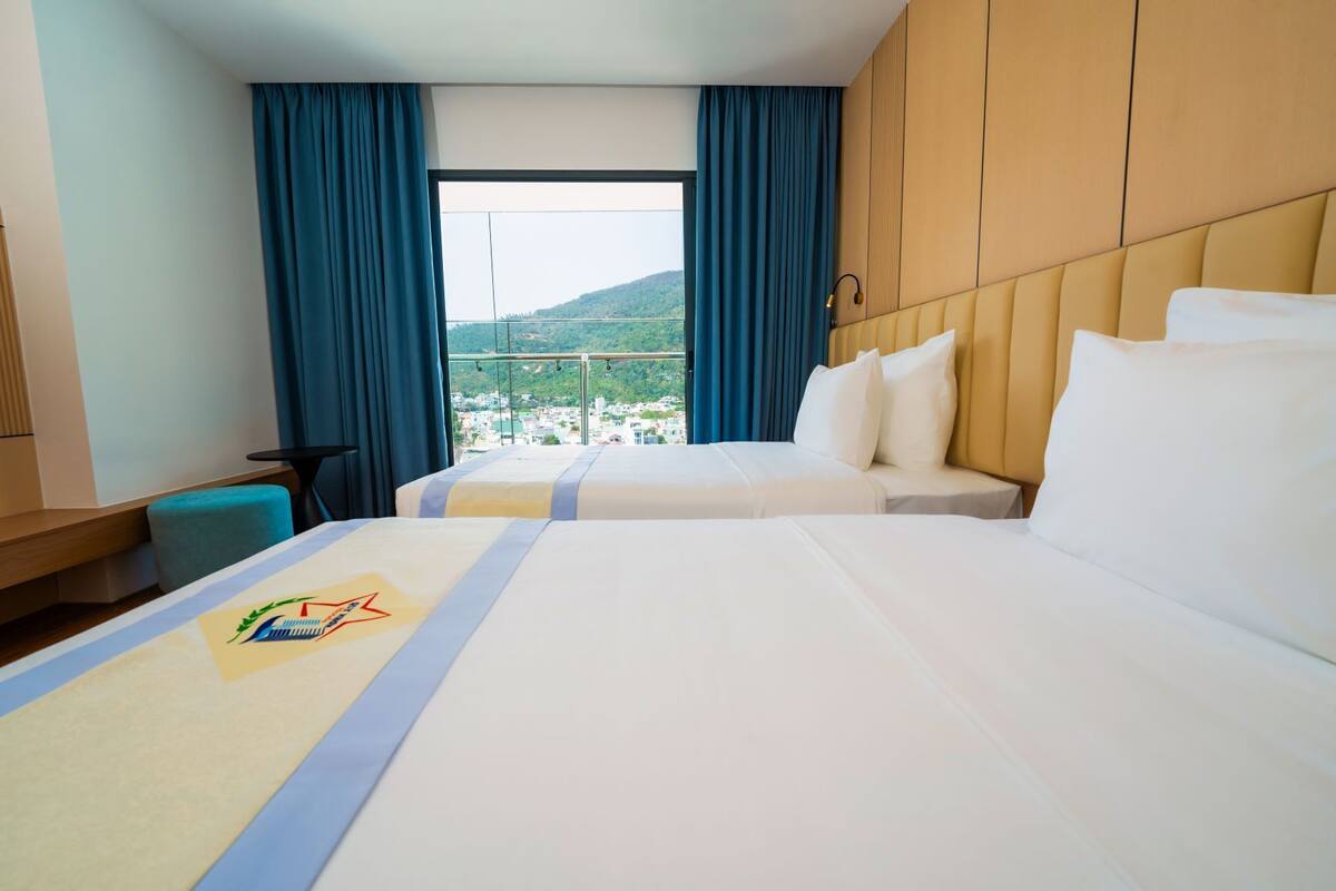 Superior Twin City View | Seprai premium, minibar, meja kerja, dan ruang kerja ramah laptop