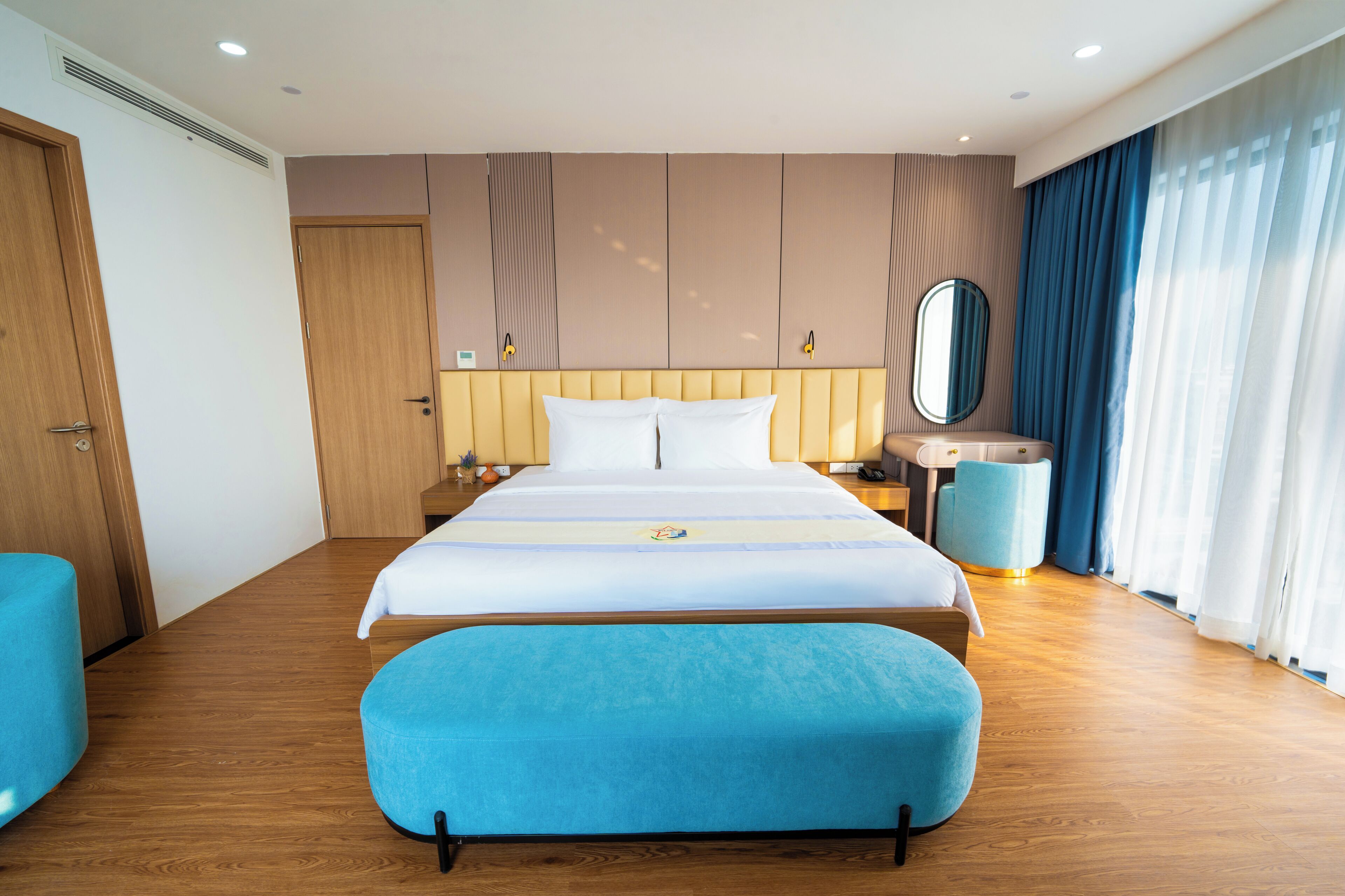 Luxury-Studiosuite | Allergikerbettwaren, Minibar, Schreibtisch, Verdunkelungsvorhänge