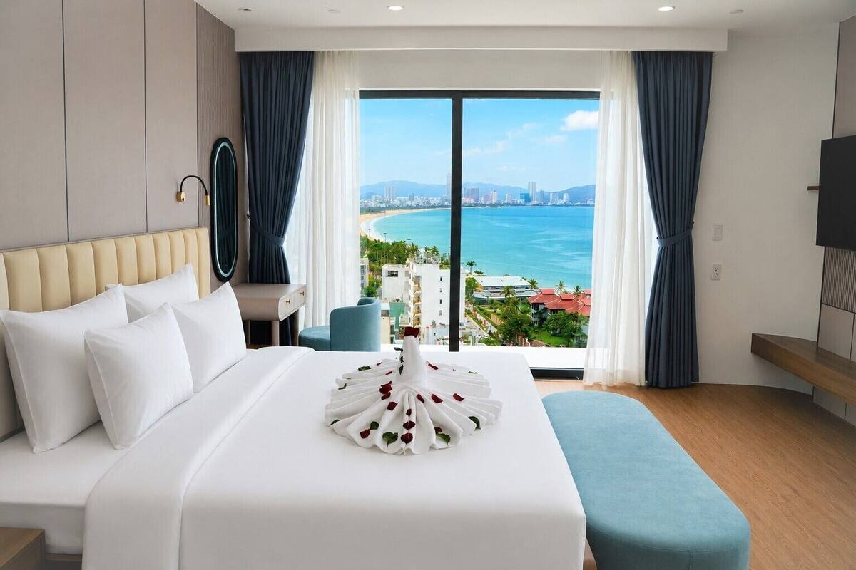Suite Ocean View | Seprai premium, minibar, meja kerja, dan ruang kerja ramah laptop