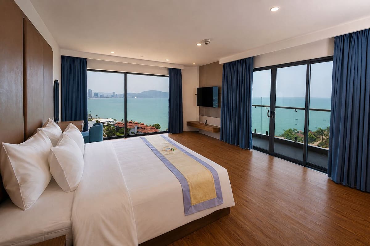 Suite presidencial, vista al mar | Ropa de cama hipoalergénica, minibar, escritorio y cortinas blackout