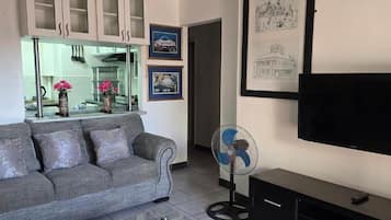 Apartamento, 3 quartos | Sala de estar