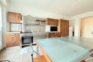 Fridge, dishwasher - M466 - Marcelli, three-room apartment  (Marcelli)