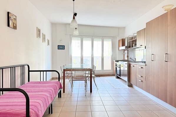 Dining - M466 - Marcelli, three-room apartment  (Marcelli)