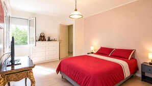 A bedroom with a bed, a dresser, a TV, and a window. - 3 bedroom amazing home in Saint-Yvi (Saint-Yvi)