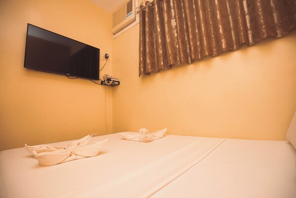 Basic Double Room | Iron/ironing board, free WiFi - Olive Suites (Cagayan de Oro)