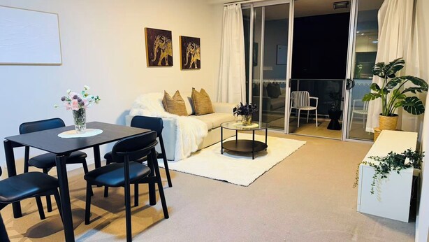 Living area - Quiet Greenwich Retreat | Near RNS Hospital & TAFE (Greenwich)