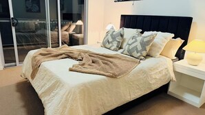 Room - Quiet Greenwich Retreat | Near RNS Hospital & TAFE (Greenwich)